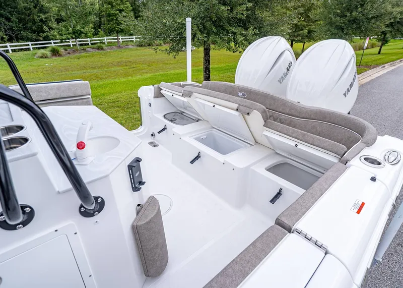 Slide: The Image of Sea Hunt Ultra 265 SE 2026 - 7