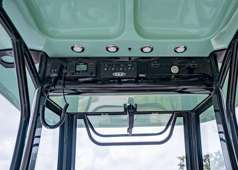 Slide: The Image of Sea Hunt Ultra 255 SE 2026 - 15