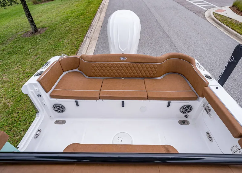 Slide: The Image of Sea Hunt Ultra 255 SE 2026 - 5