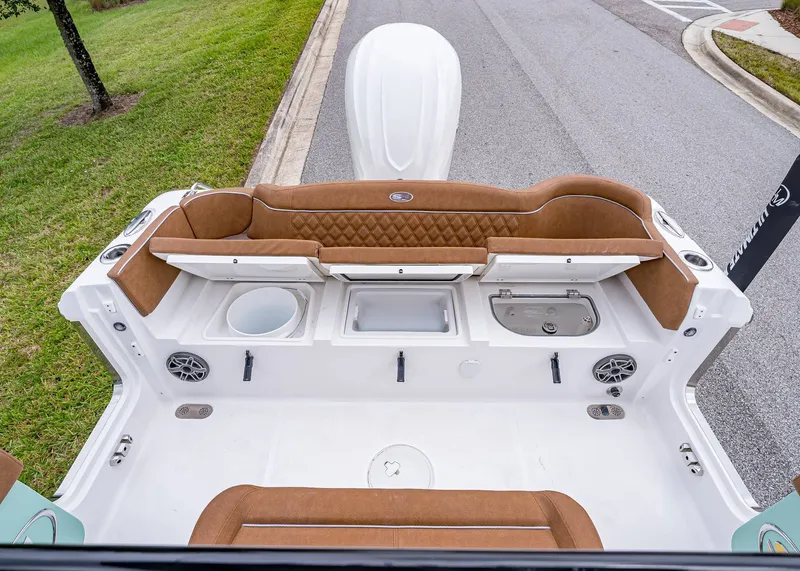 Slide: The Image of Sea Hunt Ultra 255 SE 2026 - 9