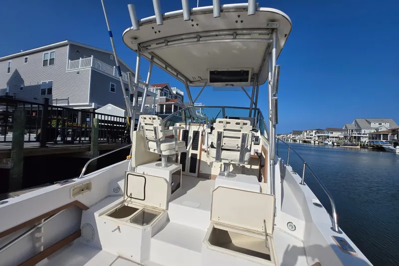 Slide: The Image of 1992 Grady-White Sailfish 25 Sportbridge boat docked in a residential canal setting. - 19