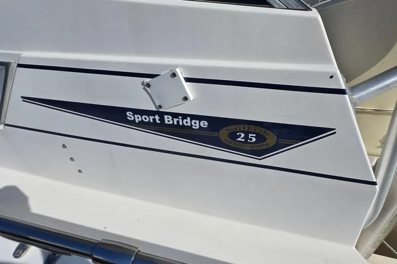 Slide: The Image of 1992 Grady-White Sailfish 25 Sportbridge boat logo and model details. - 40