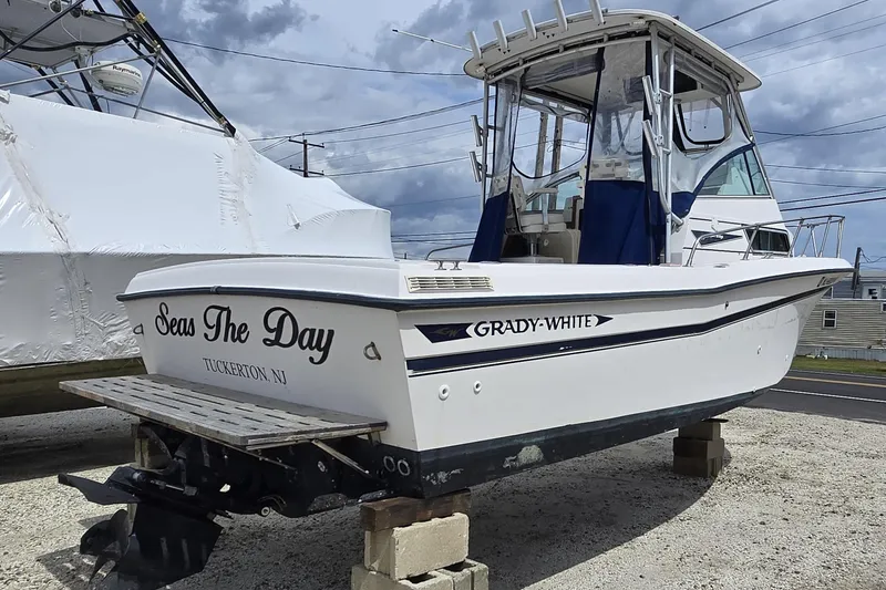 Slide: The Image of 1992 Grady-White Sailfish 25 Sportbridge boat on display in Tuckerton, NJ. - 8