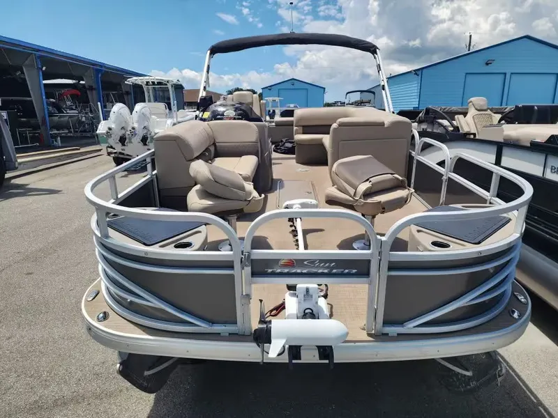 Slide: The Image of Sun Tracker 22 DLX Fishin Barge 2022 - 4