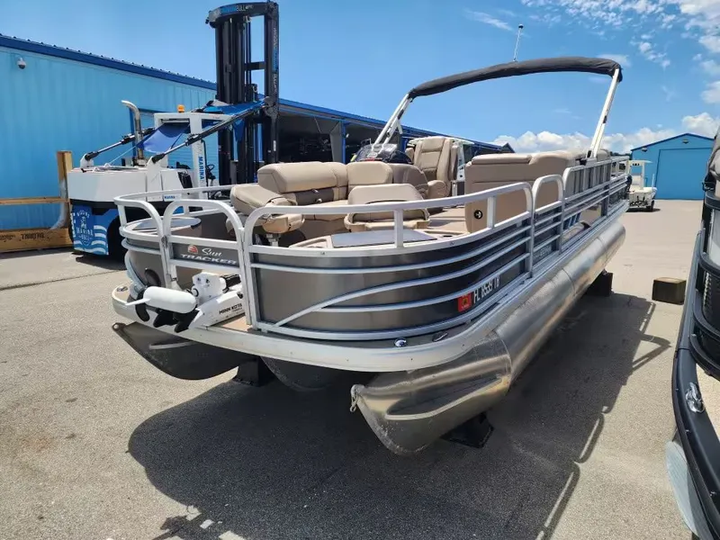Slide: The Image of Sun Tracker 22 DLX Fishin Barge 2022 - 5