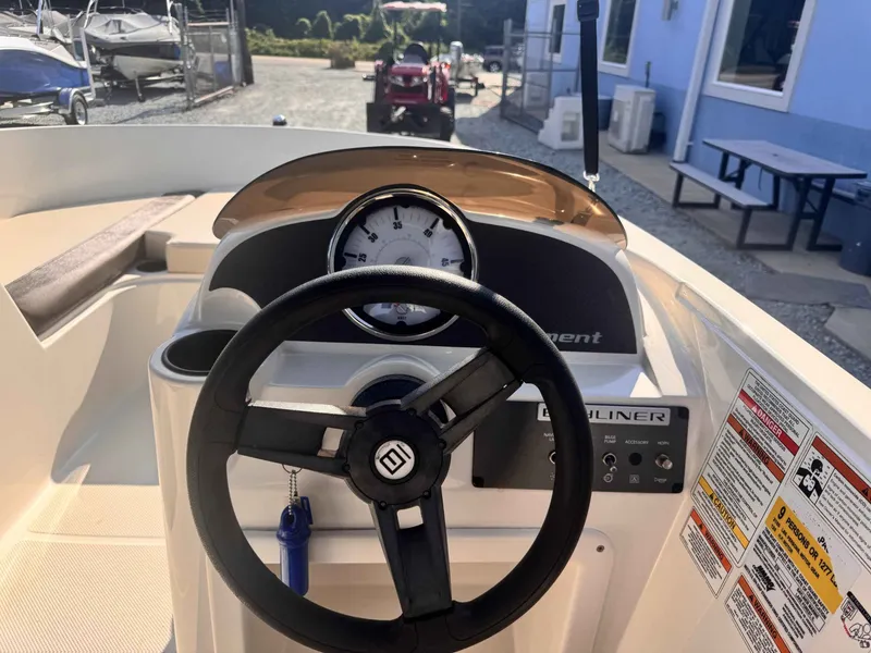 Slide: The Image of Bayliner Element 2018 - 10