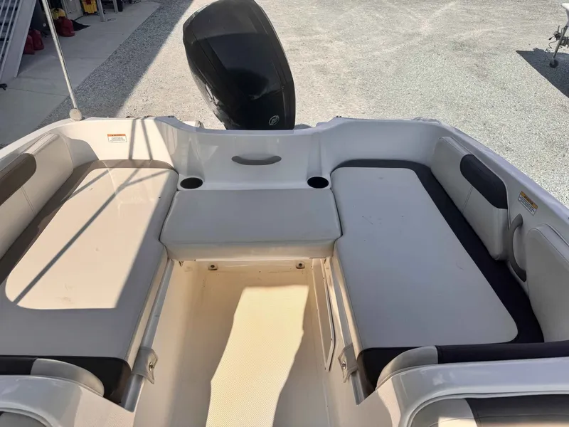 Slide: The Image of Bayliner Element 2018 - 11