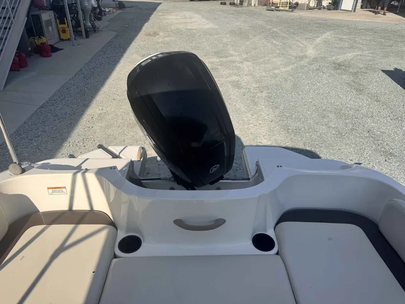 Slide: The Image of Bayliner Element 2018 - 14