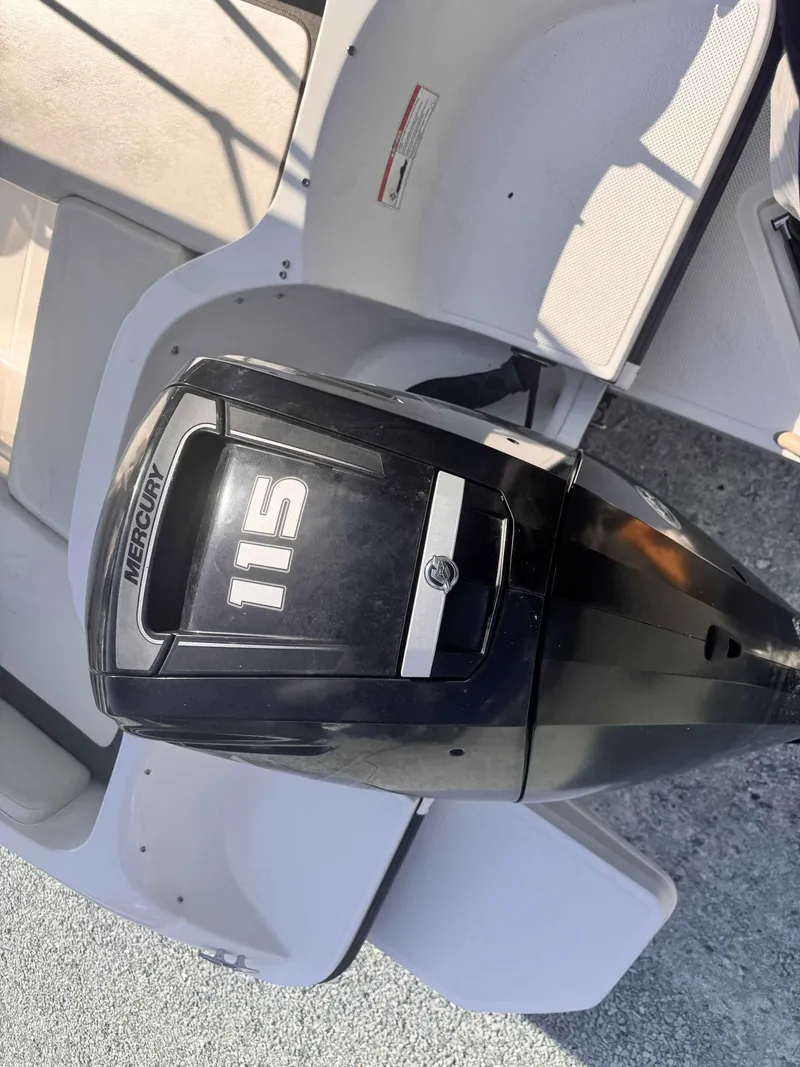 Slide: The Image of Bayliner Element 2018 - 15