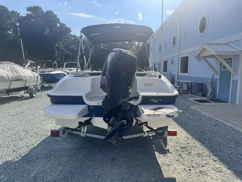 Slide: The Image of Bayliner Element 2018 - 16