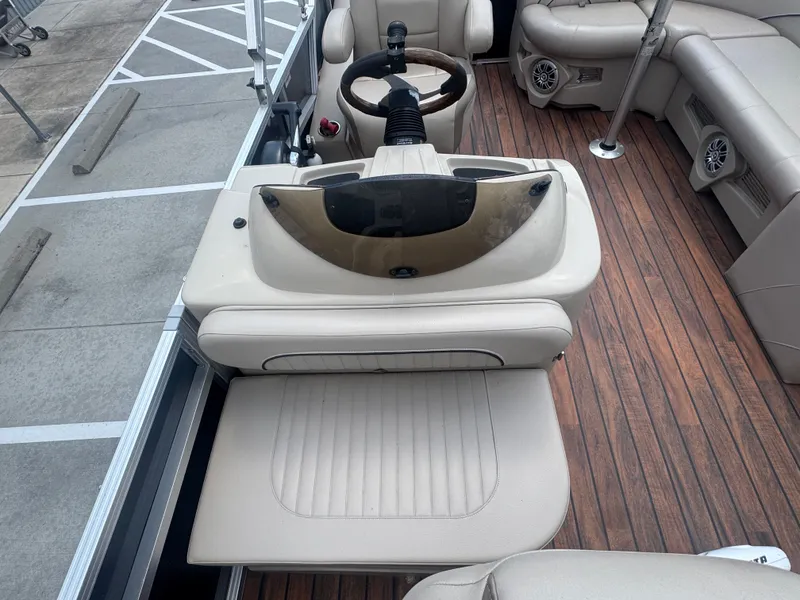 Slide: The Image of Avalon QF 2385 2016 - 10