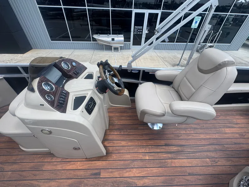 Slide: The Image of Avalon QF 2385 2016 - 12