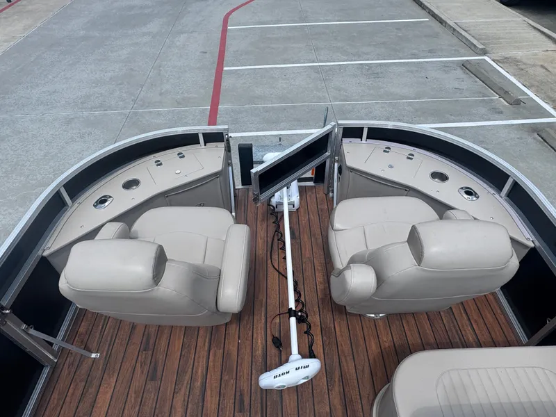 Slide: The Image of Avalon QF 2385 2016 - 15