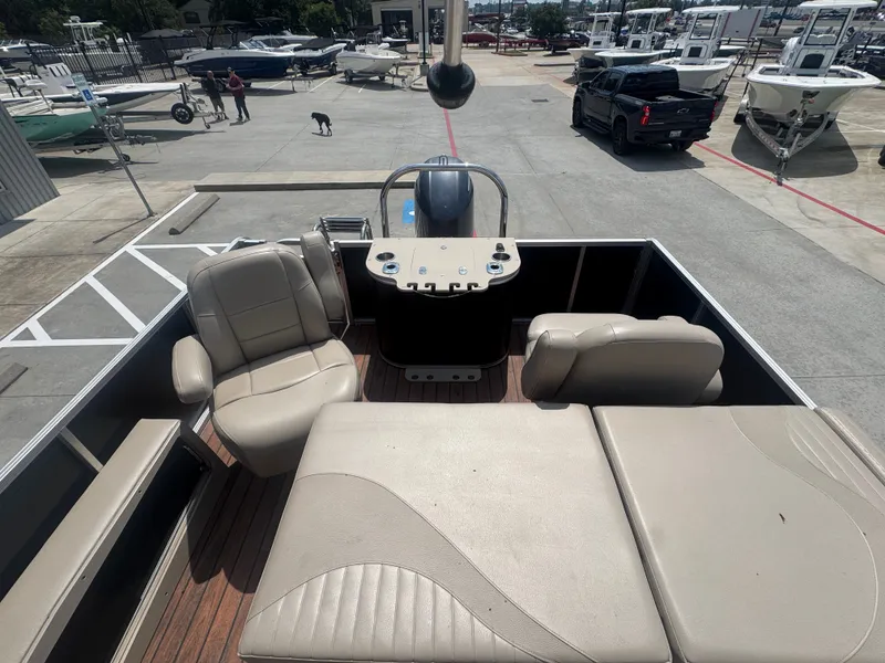 Slide: The Image of Avalon QF 2385 2016 - 16