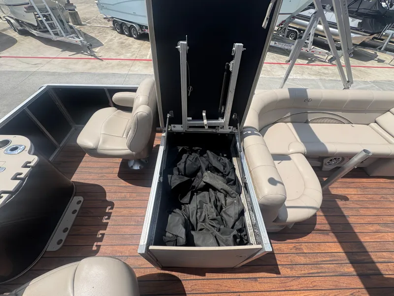 Slide: The Image of Avalon QF 2385 2016 - 18