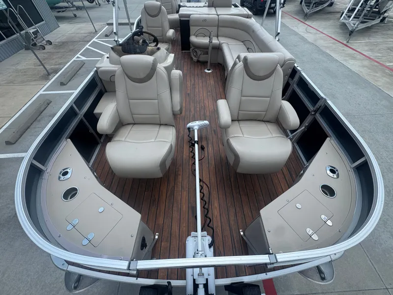 Slide: The Image of Avalon QF 2385 2016 - 9