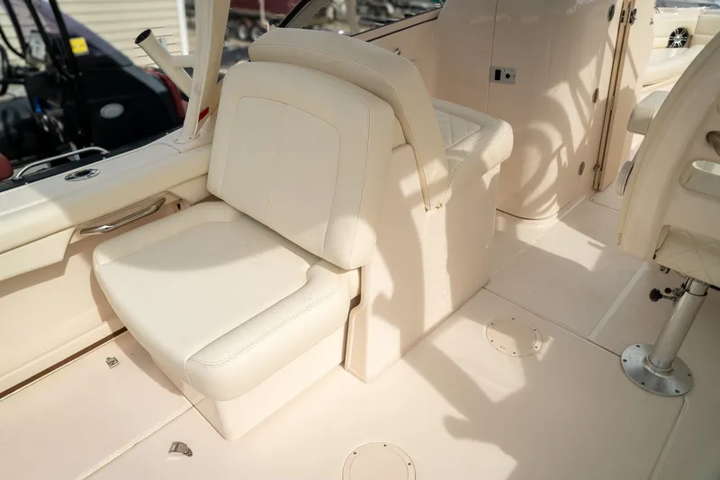 Slide: The Image of Grady-White Freedom 255 2022 - 18