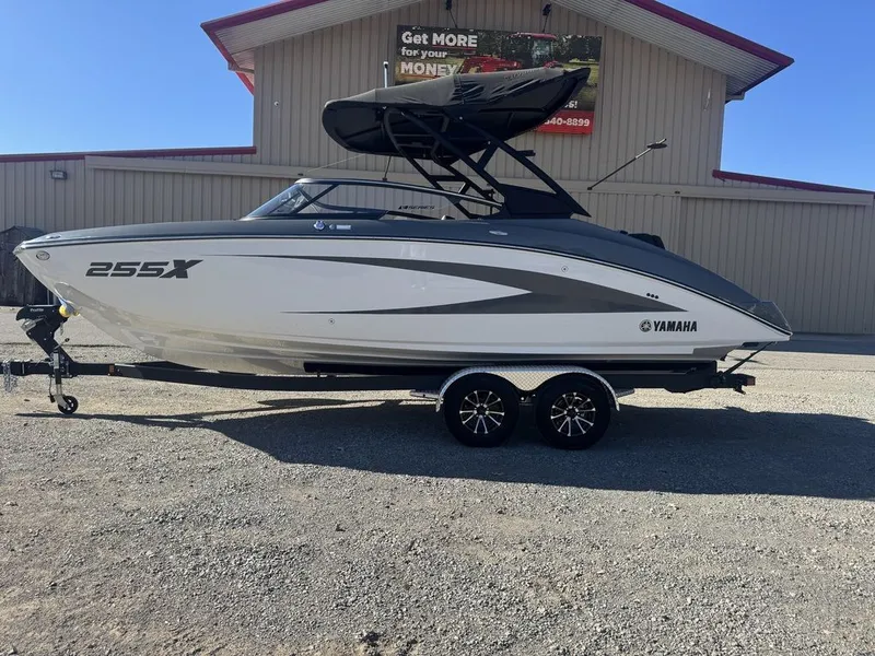 Slide: The Image of Yamaha 255XE 2025 - 2