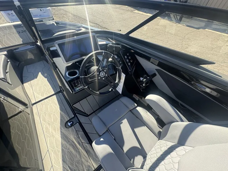 Slide: The Image of Yamaha 255XE 2025 - 6