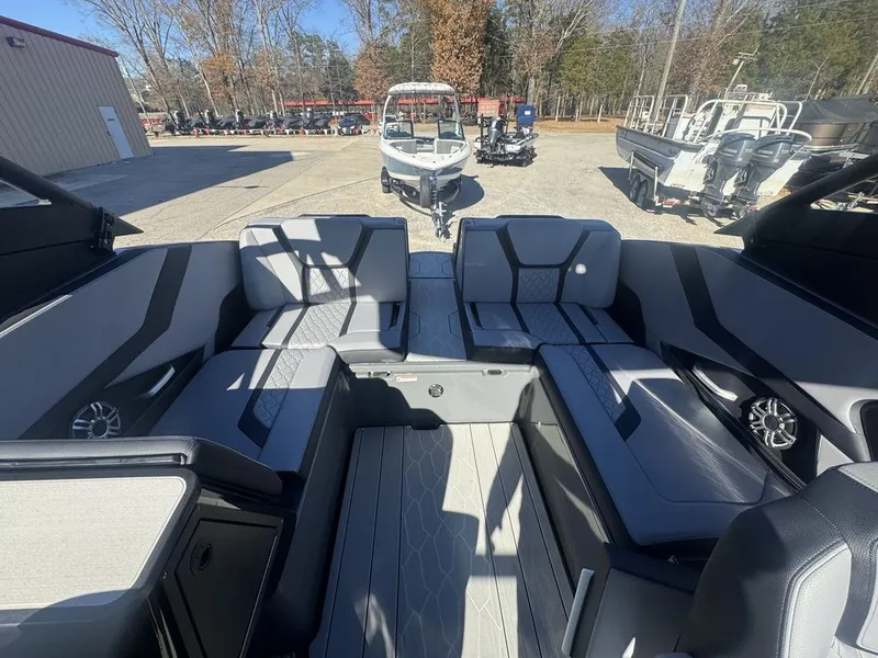 Slide: The Image of Yamaha 255XE 2025 - 7