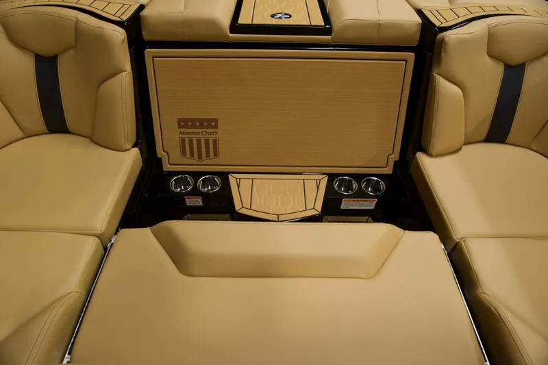 Slide: The Image of MasterCraft XT23 2026 - 12