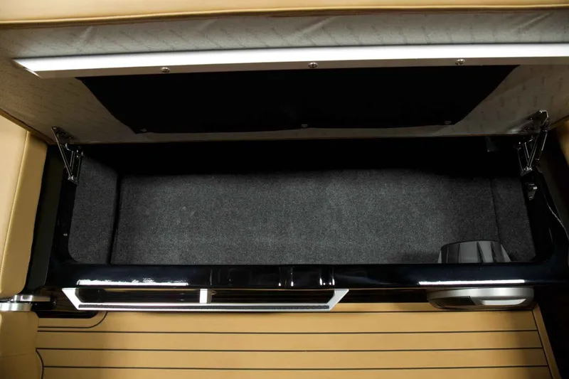 Slide: The Image of MasterCraft XT23 2026 - 13