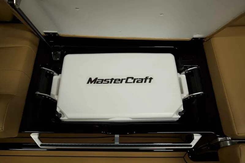 Slide: The Image of MasterCraft XT23 2026 - 14