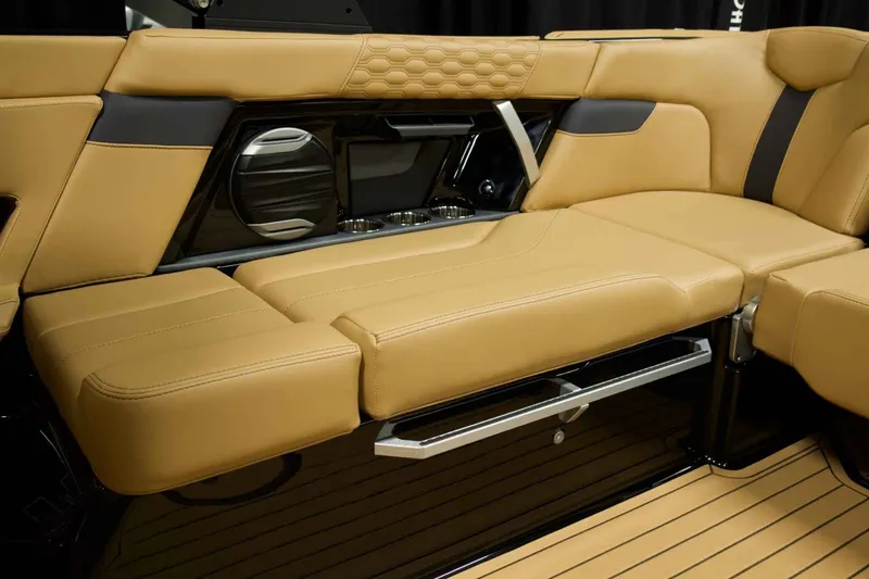 Slide: The Image of MasterCraft XT23 2026 - 8