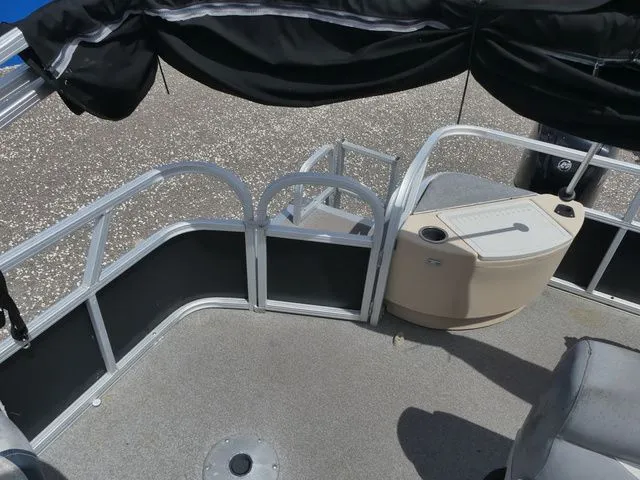 Slide: The Image of Sun Tracker Fishin' Barge 20 DLX 2015 - 15