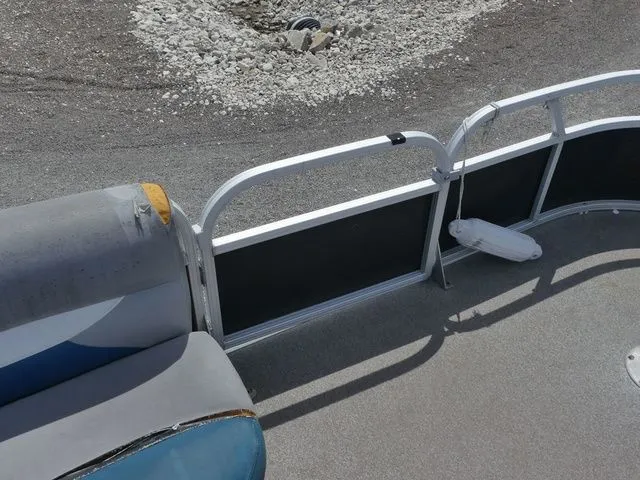 Slide: The Image of Sun Tracker Fishin' Barge 20 DLX 2015 - 17