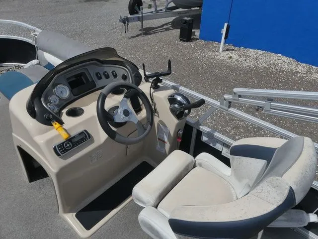 Slide: The Image of Sun Tracker Fishin' Barge 20 DLX 2015 - 18