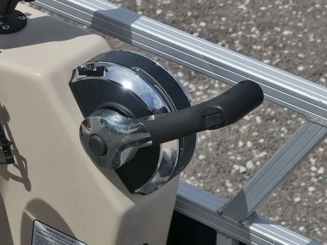 Slide: The Image of Sun Tracker Fishin' Barge 20 DLX 2015 - 19