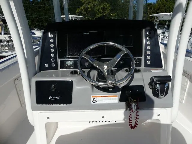 Slide: The Image of Robalo R242EX 2021 - 10