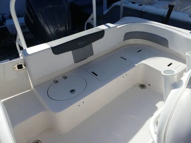 Slide: The Image of Robalo R242EX 2021 - 6