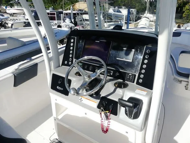 Slide: The Image of Robalo R242EX 2021 - 9