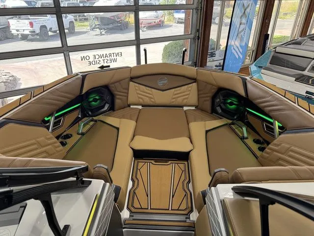 Slide: The Image of Tigé Ultré 25ZX 2026 - 10