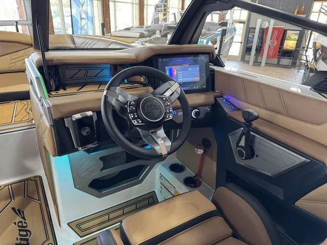 Slide: The Image of Tigé Ultré 25ZX 2026 - 12