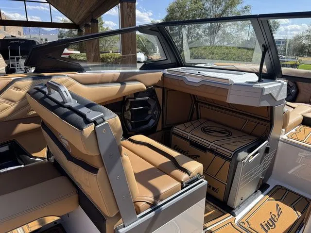 Slide: The Image of Tigé Ultré 25ZX 2026 - 20