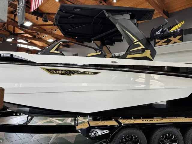 Slide: The Image of Tigé Ultré 25ZX 2026 - 25