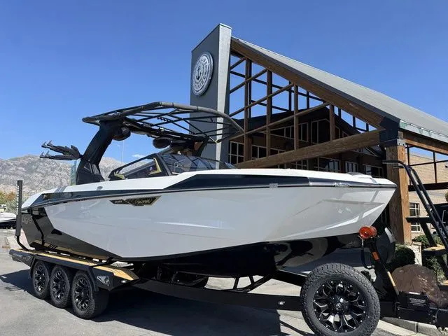 Slide: The Image of Tigé Ultré 25ZX 2026 - 3