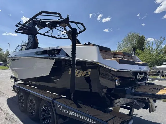 Slide: The Image of Tigé Ultré 25ZX 2026 - 6