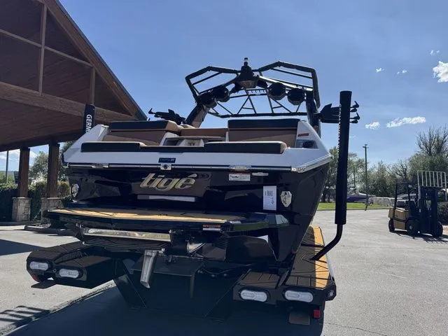 Slide: The Image of Tigé Ultré 25ZX 2026 - 7