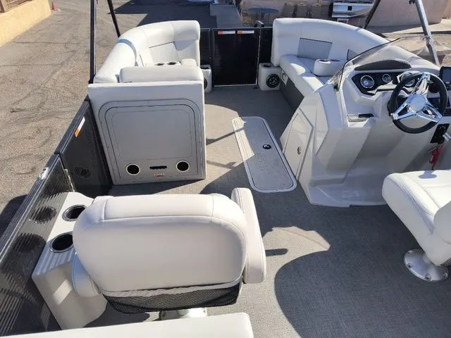 Slide: The Image of Crest Classic DLX 220 SLC 2022 - 10