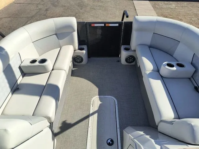 Slide: The Image of Crest Classic DLX 220 SLC 2022 - 14