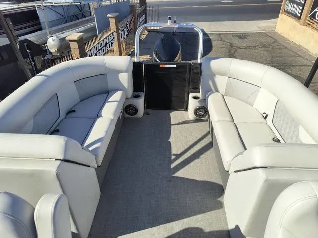 Slide: The Image of Crest Classic DLX 220 SLC 2022 - 16