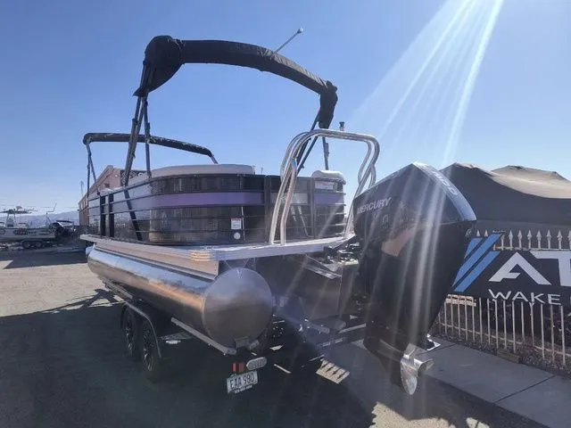 Slide: The Image of Crest Classic DLX 220 SLC 2022 - 3