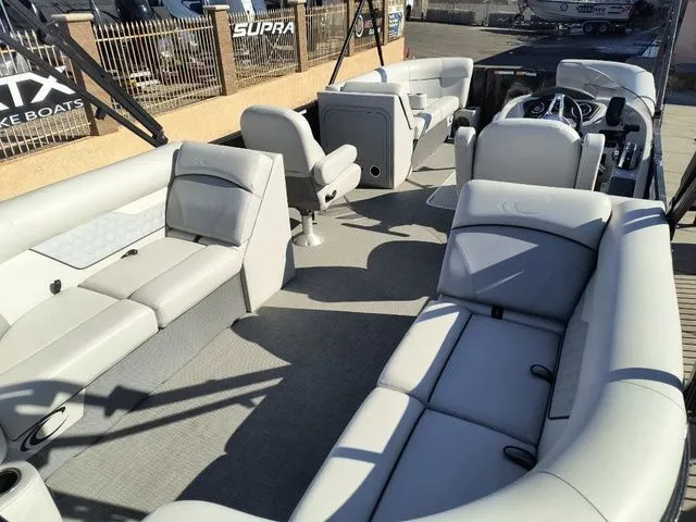 Slide: The Image of Crest Classic DLX 220 SLC 2022 - 7