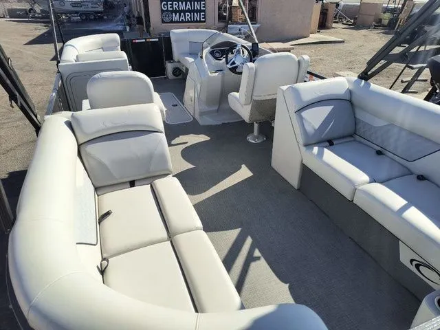 Slide: The Image of Crest Classic DLX 220 SLC 2022 - 8