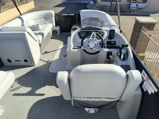 Slide: The Image of Crest Classic DLX 220 SLC 2022 - 9