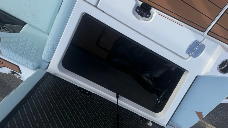 Slide: The Image of Nautique Super Air Nautique GS22 2026 - 17